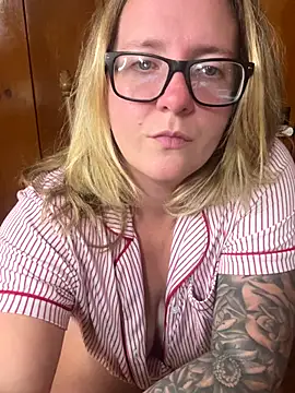 Lizzyloo online show from 11.20.25