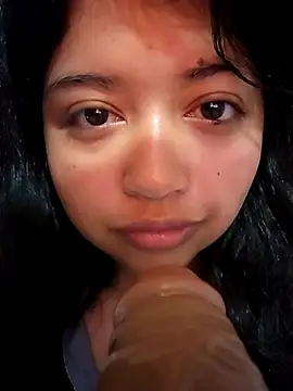 Peach Girll online show from 10.20.25