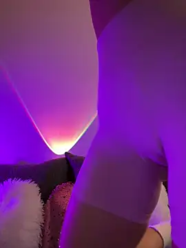 Snapshot of BarbieXs chatting on 12.10.24 BarbieXs online show from 12.10.24