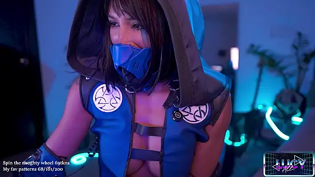 Snapshot of LucyAllenX chatting on 10.28.25 LucyAllenX online show from 10.28.25