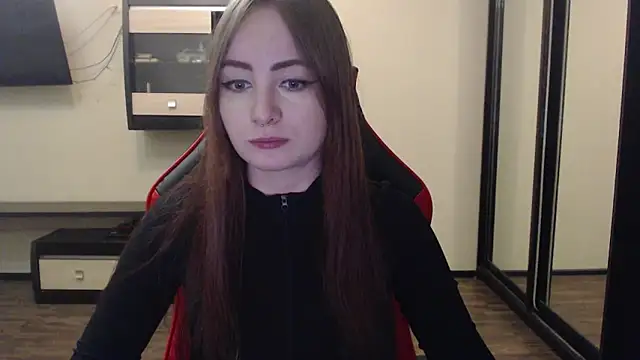 Snapshot of Laralianna chatting on 01.06.25 Laralianna online show from 01.06.25