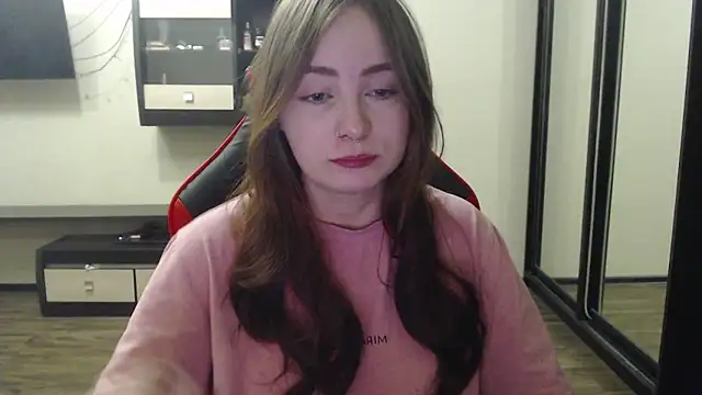 Snapshot of Laralianna chatting on 02.08.25 Laralianna online show from 02.08.25