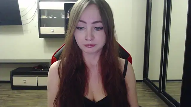 Snapshot of Laralianna chatting on 02.15.25 Laralianna online show from 02.15.25