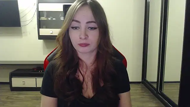 Snapshot of Laralianna chatting on 02.16.25 Laralianna online show from 02.16.25