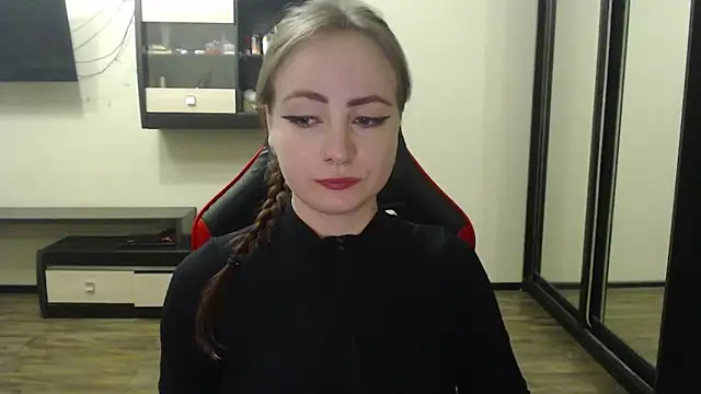 Snapshot of Laralianna chatting on 03.02.25 Laralianna online show from 03.02.25