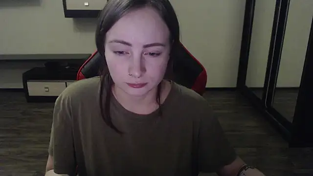 Snapshot of Laralianna chatting on 03.17.25 Laralianna online show from 03.17.25