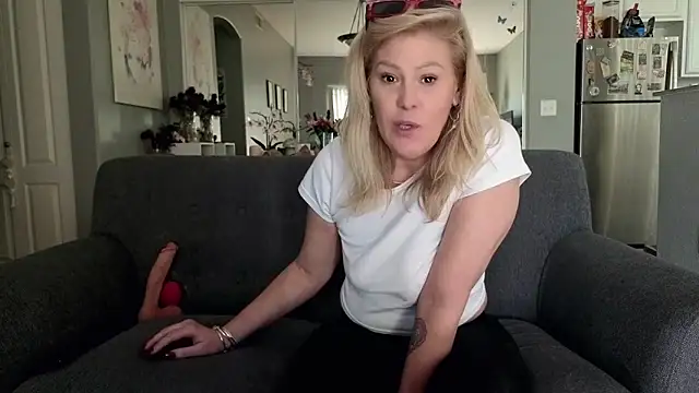 Lexi Shocker online show from 11.23.25