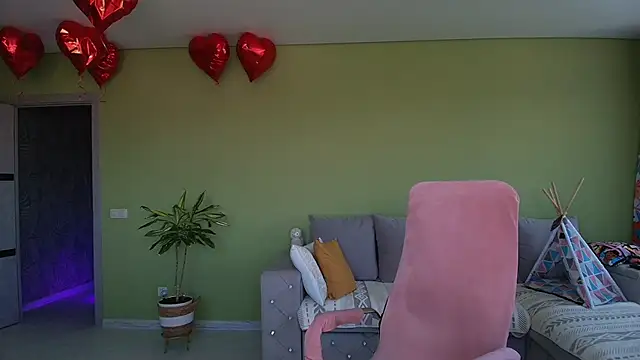 Snapshot of Cuddle_Cat chatting on 06.13.26 Cuddle Cat online show from 06.13.26