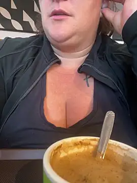 Snapshot of sweeti_Em chatting on 09.30.25 sweeti Em online show from 09.30.25