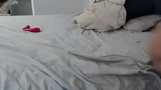 Snapshot of sweeti_Em chatting on 10.27.25 sweeti Em online show from 10.27.25