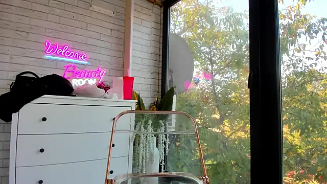 Snapshot of Britney_Charm_ chatting on 10.22.25 Britney Charm online show from 10.22.25