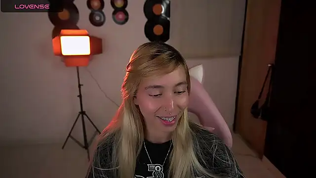 Saucy Jenn online show from 04.10.26