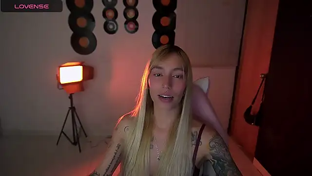 Saucy Jenn online show from 04.12.26