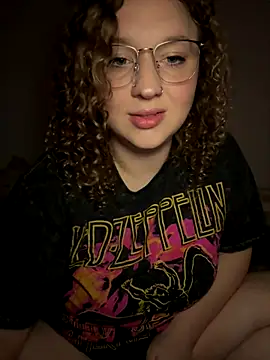 Snapshot of EmmieRae chatting on 10.08.25 EmmieRae online show from 10.08.25