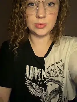 Snapshot of EmmieRae chatting on 11.04.25 EmmieRae online show from 11.04.25