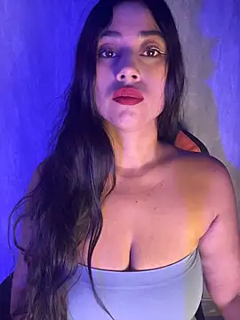 Snapshot of Valentinne_z chatting on 02.13.26 Valentinne z online show from 02.13.26