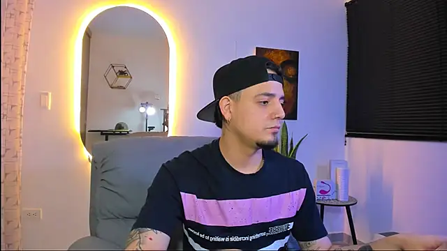 Snapshot of alejandro_calderon1 chatting on 02.19.26 alejandro calderon1 online show from 02.19.26