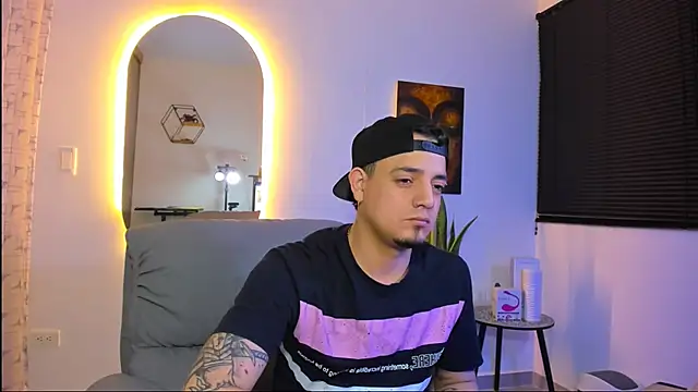 Snapshot of alejandro_calderon1 chatting on 02.22.26 alejandro calderon1 online show from 02.22.26