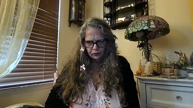 Snapshot of DestineeLoverGirl chatting on 10.21.25 DestineeLoverGirl online show from 10.21.25