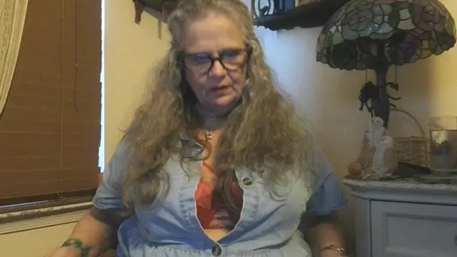 Snapshot of DestineeLoverGirl chatting on 10.24.25 DestineeLoverGirl online show from 10.24.25