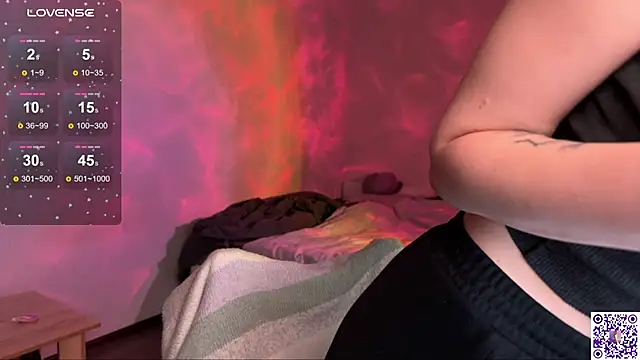 Chanel Gill online show from 10.04.25