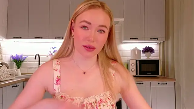 Snapshot of Veronika_Mitchel chatting on 11.17.25 Veronika Mitchel online show from 11.17.25