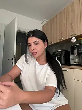 Snapshot of Scarlett-Dream chatting on 06.29.26 Scarlett-Dream online show from 06.29.26