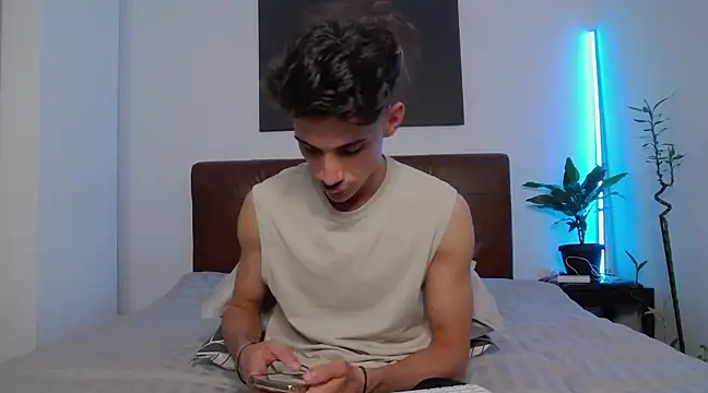 Snapshot of DanielCrush1 chatting on 03.19.25 DanielCrush1 online show from 03.19.25