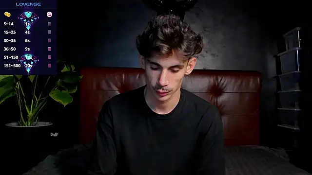 Snapshot of DanielCrush1 chatting on 11.01.25 DanielCrush1 online show from 11.01.25