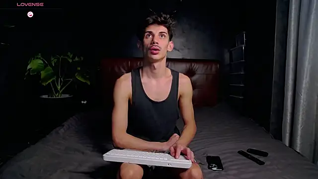 Snapshot of DanielCrush1 chatting on 11.05.25 DanielCrush1 online show from 11.05.25