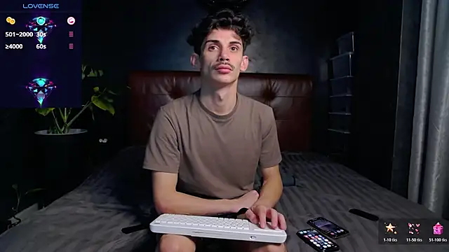 Snapshot of DanielCrush1 chatting on 11.08.25 DanielCrush1 online show from 11.08.25