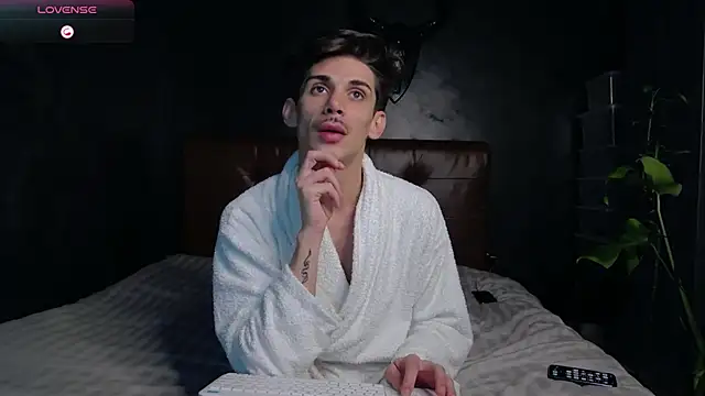 Snapshot of DanielCrush1 chatting on 11.19.25 DanielCrush1 online show from 11.19.25