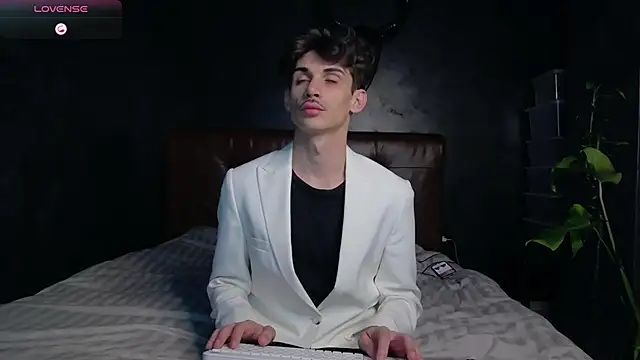 Snapshot of DanielCrush1 chatting on 11.20.25 DanielCrush1 online show from 11.20.25