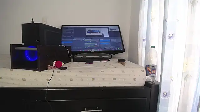 Snapshot of eolicasex chatting on 03.18.25 eolicasex online show from 03.18.25