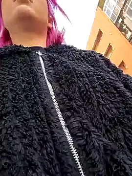 Snapshot of KarlaLuar_ chatting on 12.18.24 KarlaLuar online show from 12.18.24