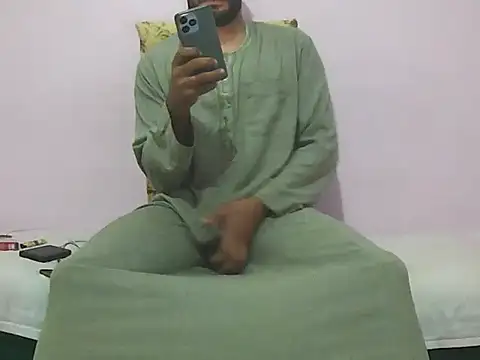 Snapshot of foxsanSs chatting on 10.28.25 foxsanSs online show from 10.28.25