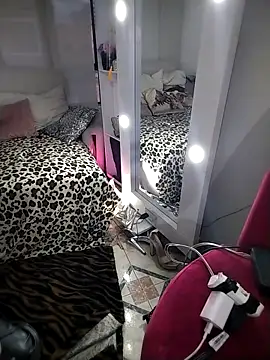 Snapshot of Myrnasexxx chatting on 10.21.25 Myrnasexxx online show from 10.21.25