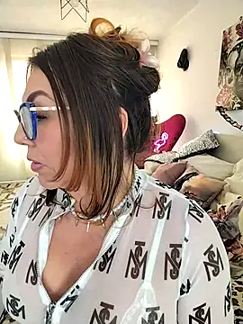 Snapshot of Myrnasexxx chatting on 10.30.25 Myrnasexxx online show from 10.30.25