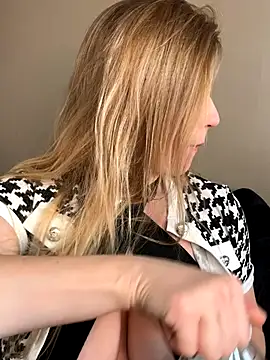 FoxyFrenchy online show from 10.17.25