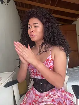 Snapshot of GabriSaenz chatting on 07.30.26 GabriSaenz online show from 07.30.26