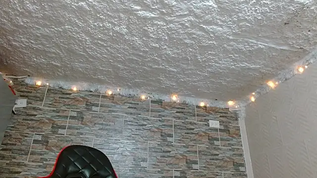 Snapshot of omar_alurba chatting on 10.17.25 omar alurba online show from 10.17.25