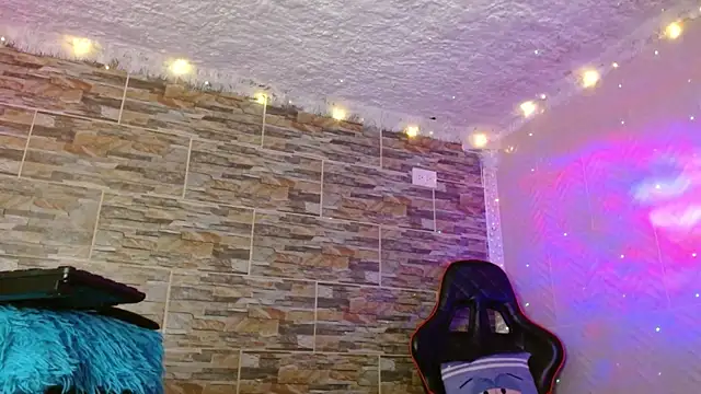 Snapshot of omar_alurba chatting on 10.24.25 omar alurba online show from 10.24.25