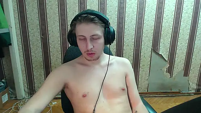 Snapshot of darienlarge chatting on 10.07.25 darienlarge online show from 10.07.25