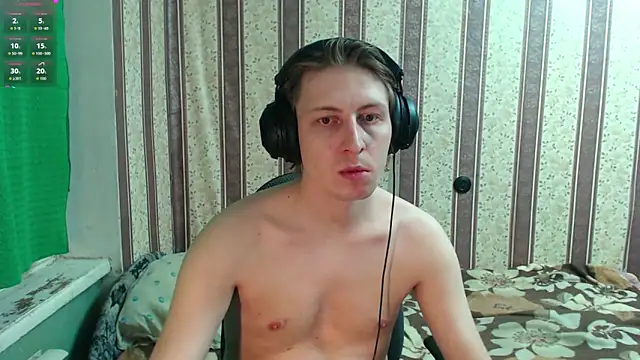 Snapshot of darienlarge chatting on 10.23.25 darienlarge online show from 10.23.25