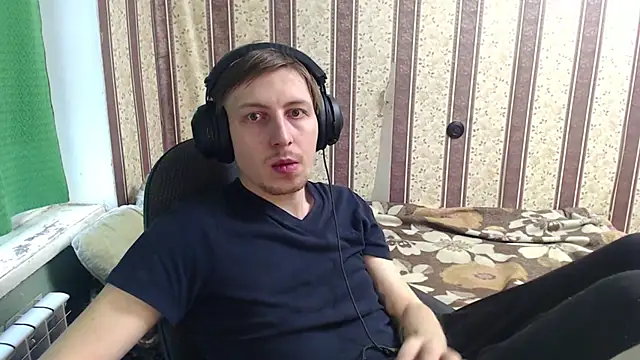 Snapshot of darienlarge chatting on 11.01.25 darienlarge online show from 11.01.25