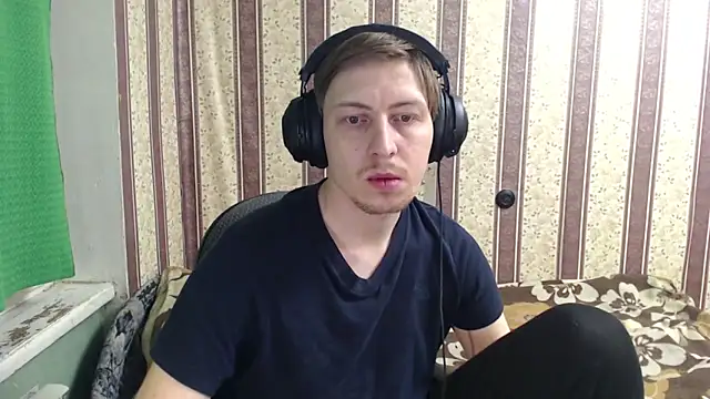 Snapshot of darienlarge chatting on 11.02.25 darienlarge online show from 11.02.25