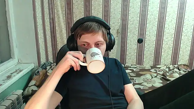 Snapshot of darienlarge chatting on 11.03.25 darienlarge online show from 11.03.25