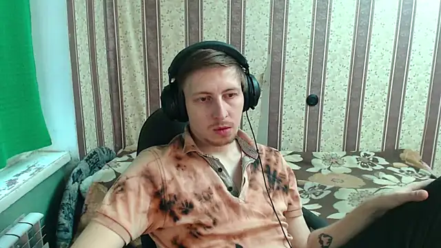 Snapshot of darienlarge chatting on 11.07.25 darienlarge online show from 11.07.25