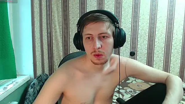 Snapshot of darienlarge chatting on 11.08.25 darienlarge online show from 11.08.25