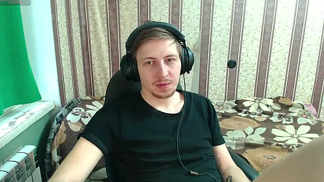 Snapshot of darienlarge chatting on 11.09.25 darienlarge online show from 11.09.25